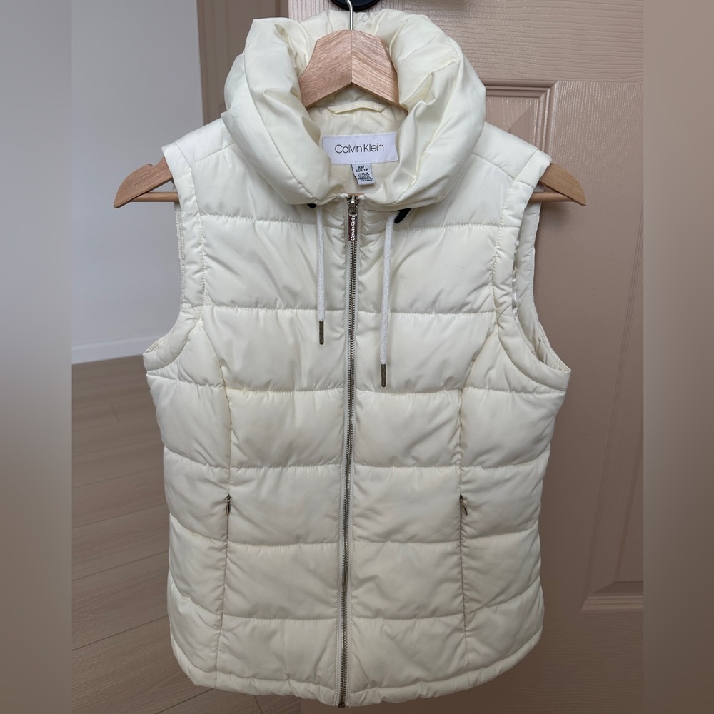 Calvin Klein Women's Cream Puffer Vest